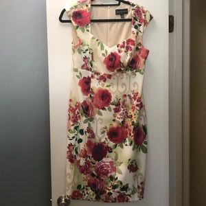 Floral dress with retro silhouette EUC